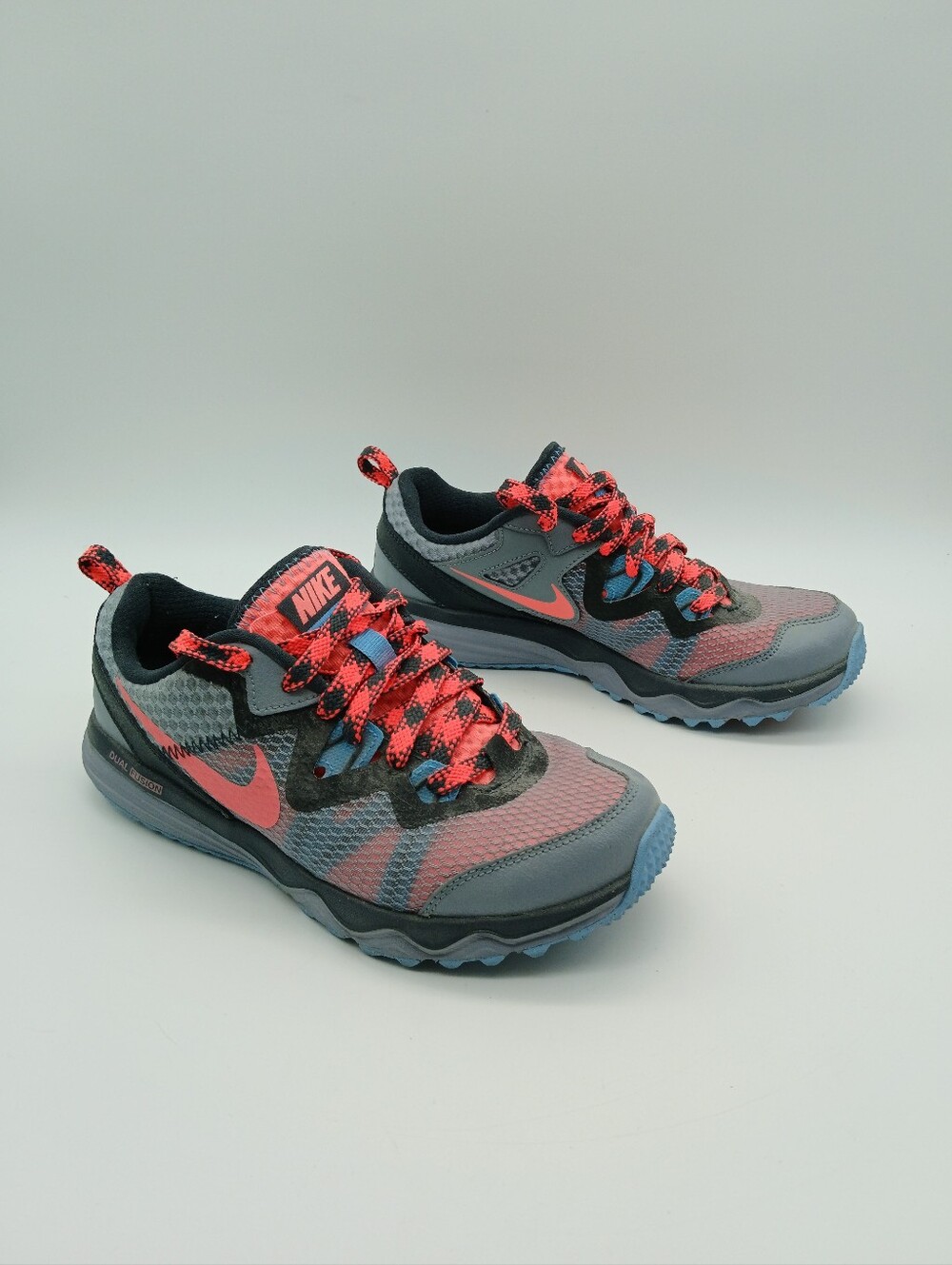 Nike Women's Fusion Trail Running Shoes in Coral & Gray - Picture 4 of 6